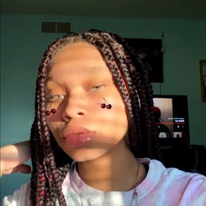 Meet your Posher, Alexis